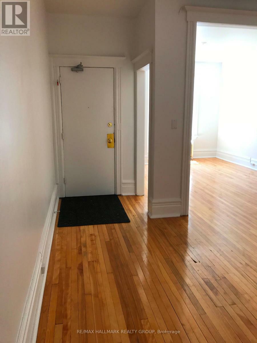 Property Photo: 421 Lisgar Street 3 ON K1R 5G9