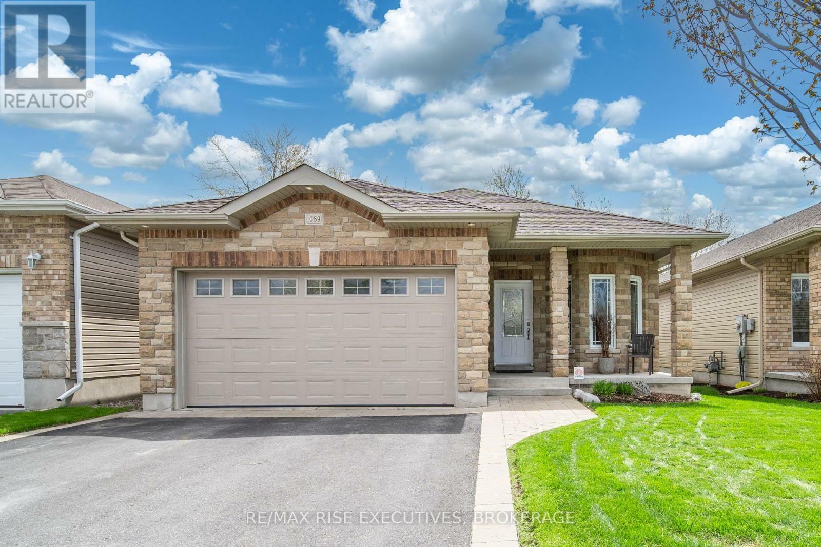 Property Photo: 1089 Crossfield Avenue ON K7P 0G7