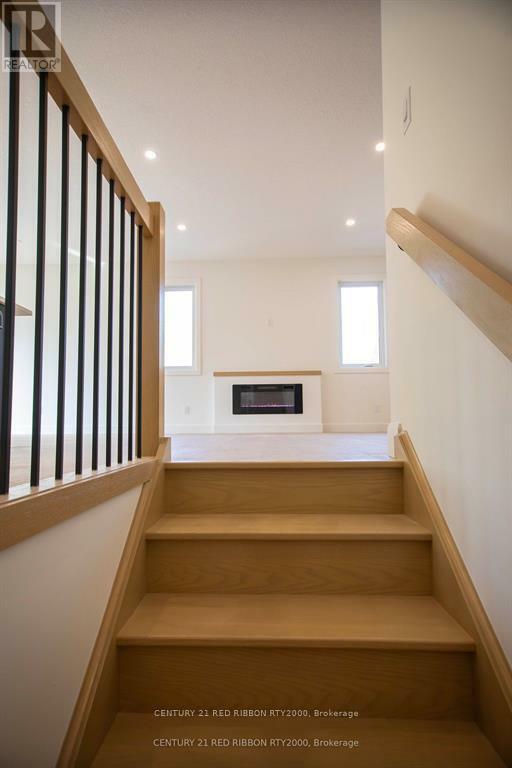 Photo de la propriété: 430 Head Street North 8 ON N7G 2K2