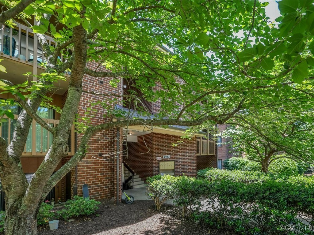 Property Photo: 2109 Turtle Creek Drive 11 VA 23233