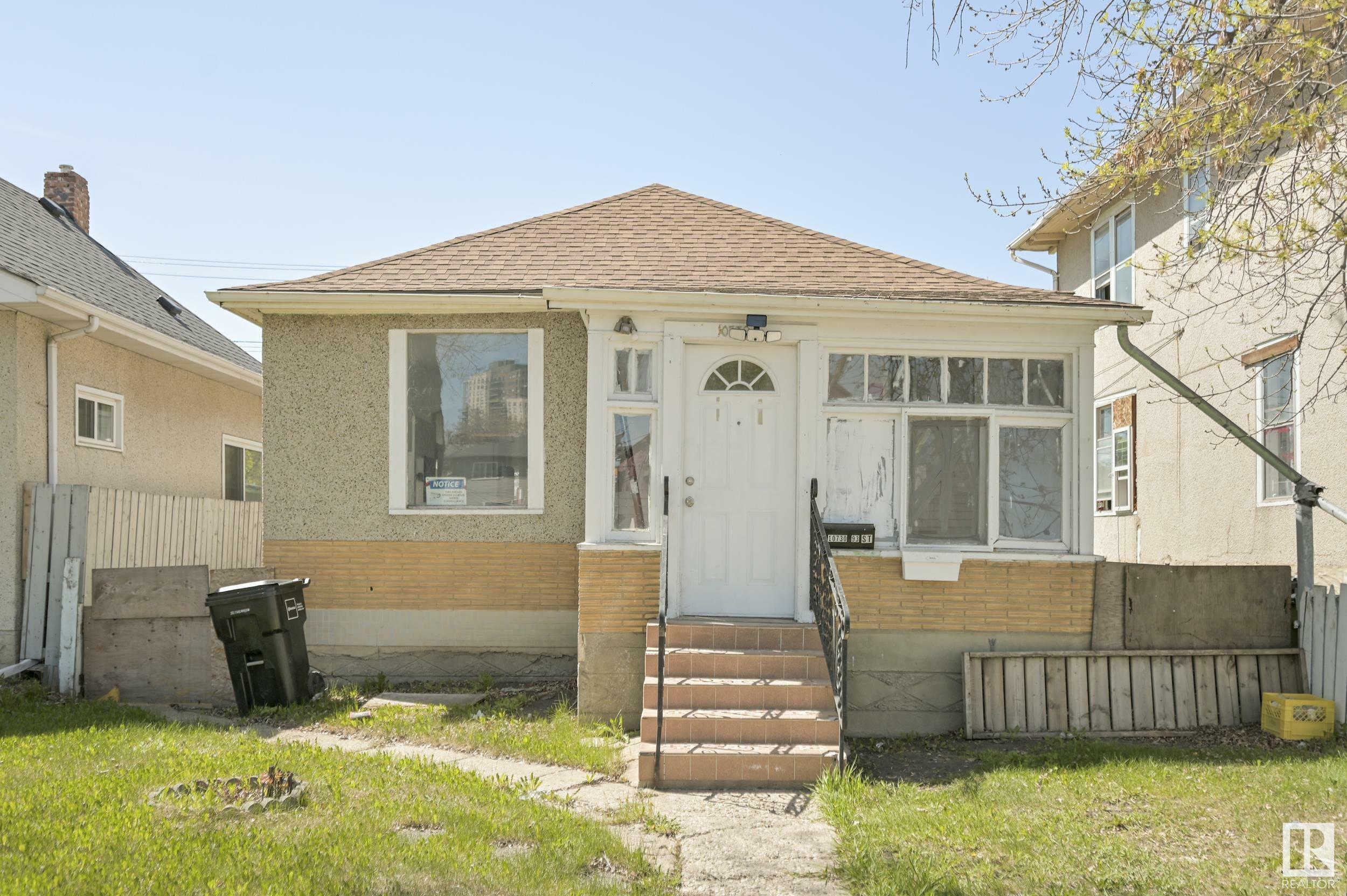 Photo de la propriété: 10730 93 Street NW AB T5H 1Y3