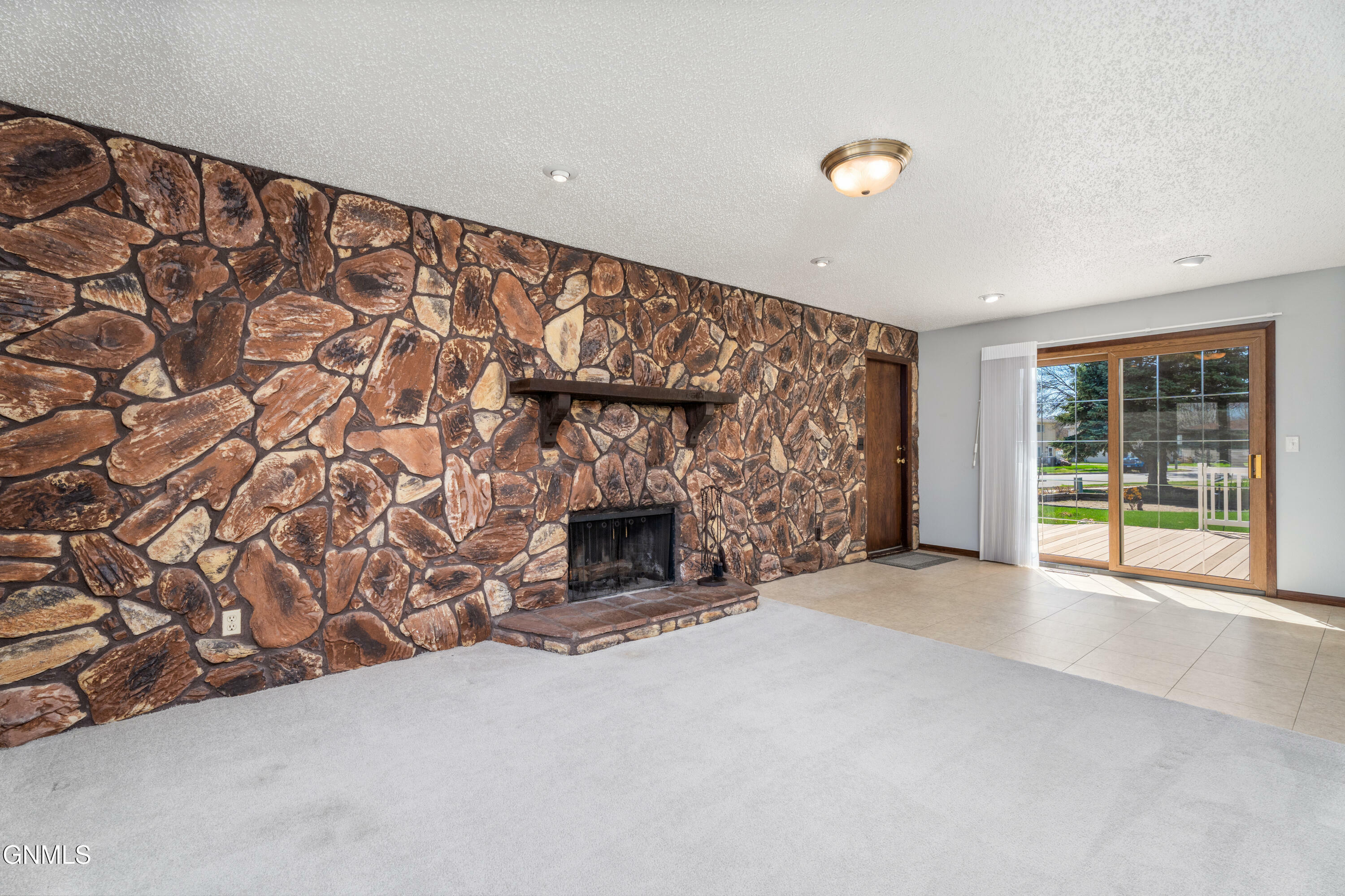 Property Photo: 401 Reno Avenue ND 58504