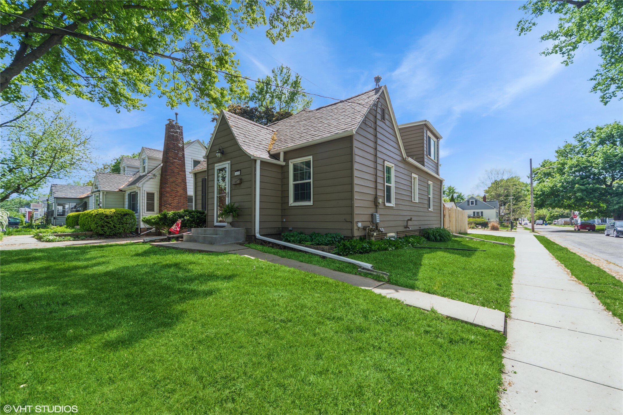 Property Photo: 2418 44th Street IA 50310