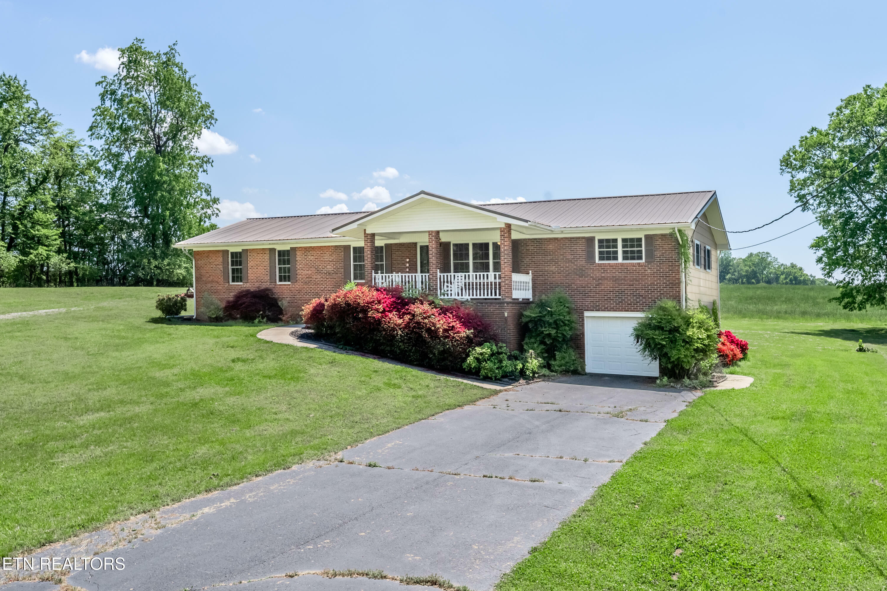 917 Swan Pond Circle Rd  Harriman TN 37748 photo