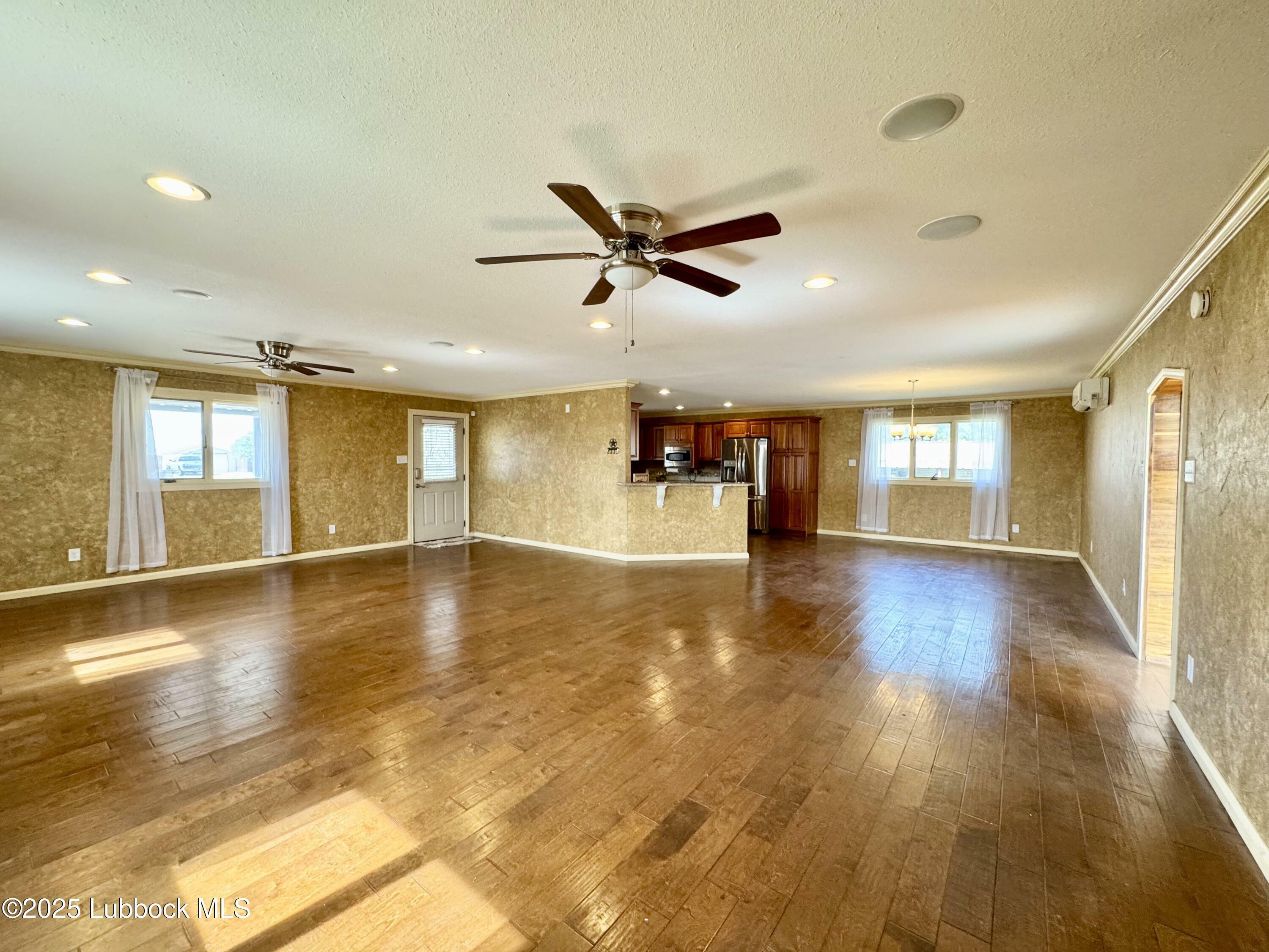 Property Photo: 213 E 7th Street TX 79329