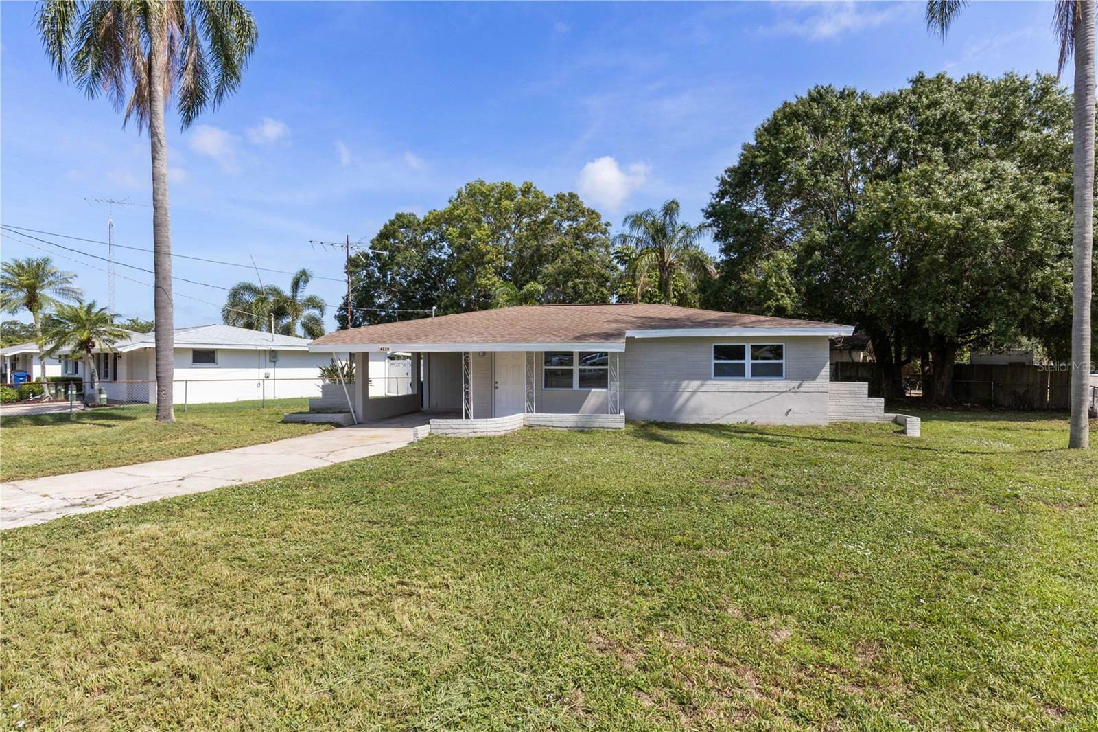 Property Photo: 4229 Alna Way FL 34232