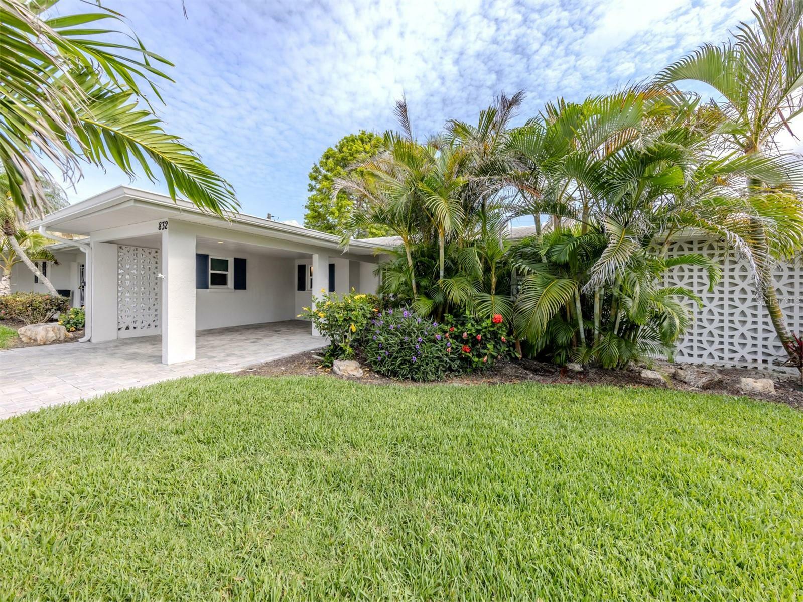Property Photo: 832 Whitecap Circle 5 FL 34285