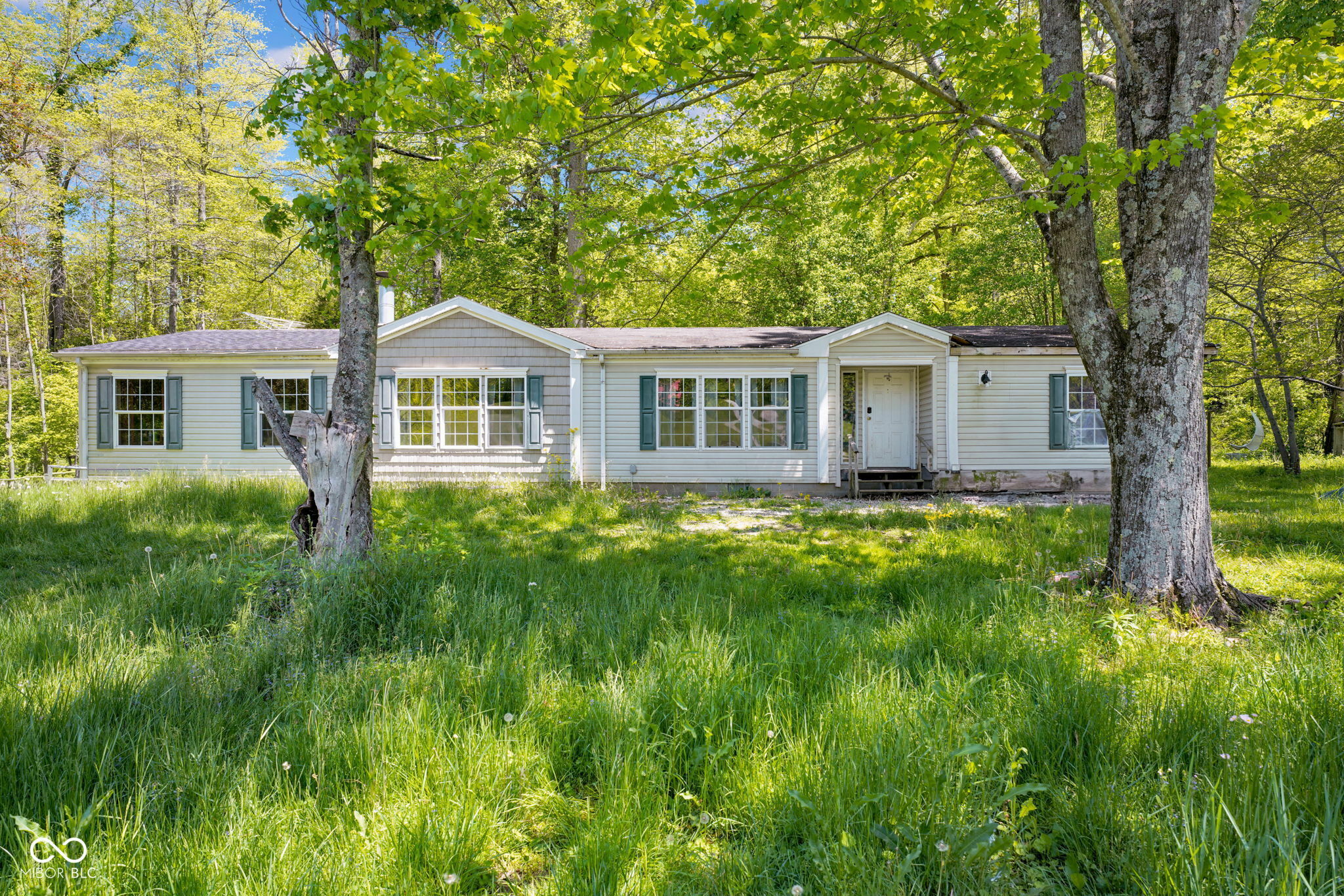 Property Photo: 1600 N County Road 325 E IN 47265