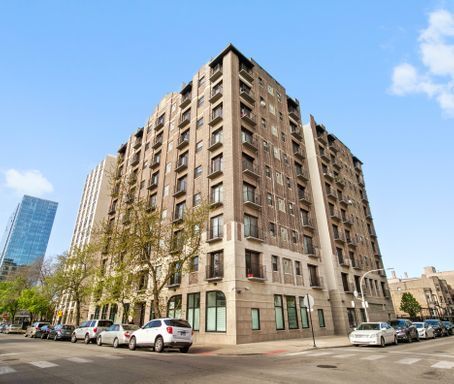 Property Photo: 4520 N Clarendon Avenue 506 IL 60640