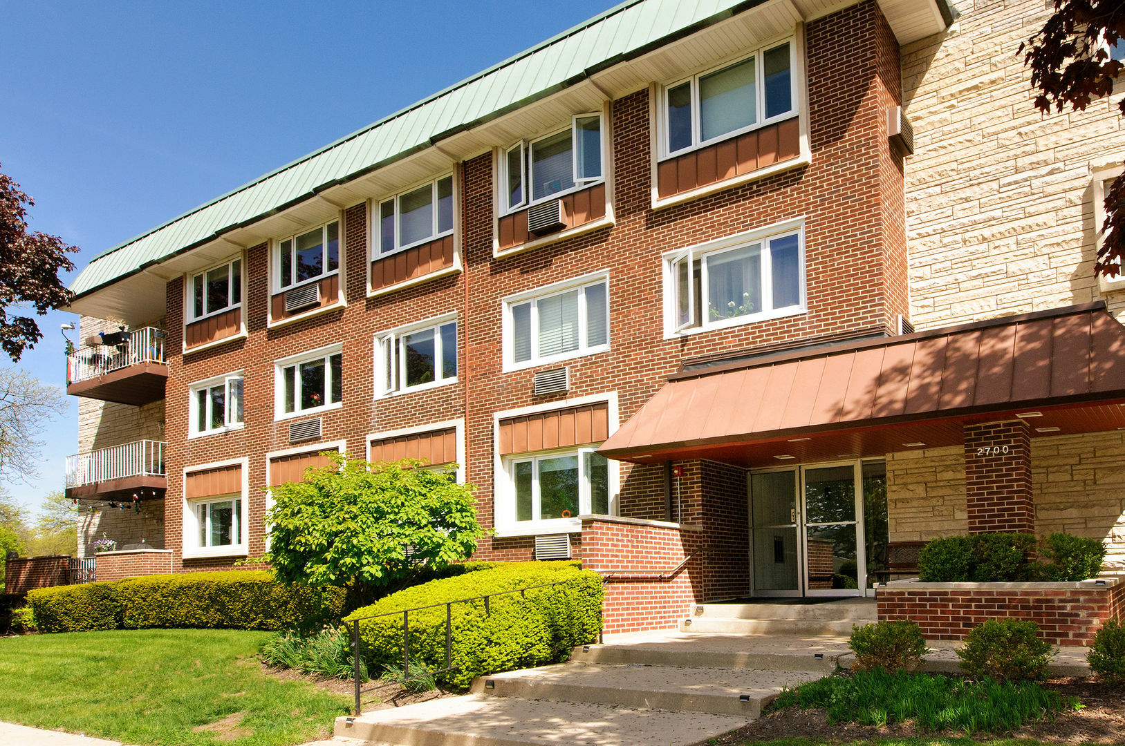 Property Photo: 2700 E Bel Aire Drive 304 IL 60004