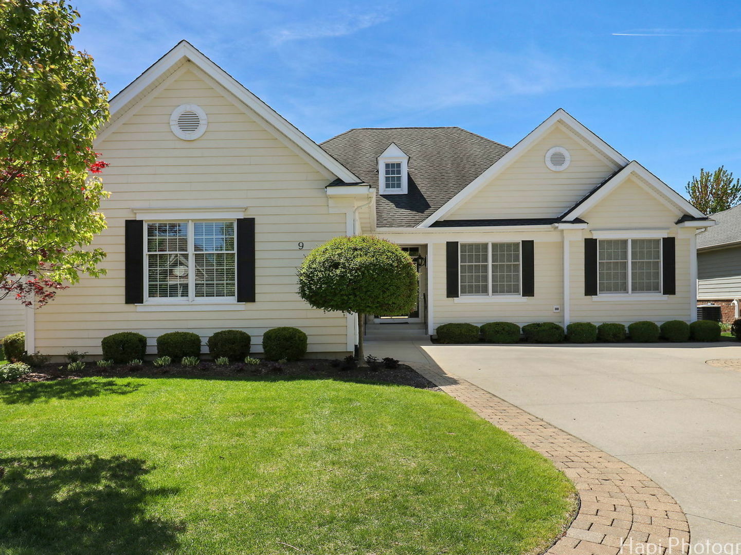 Property Photo: 9 Chaco Court IL 60010