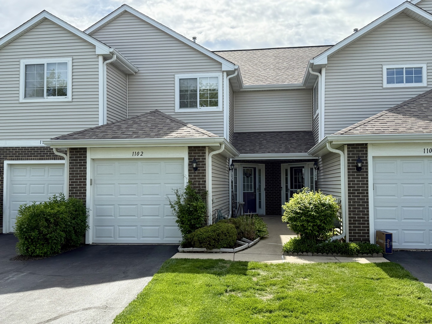 Property Photo: 1102 E Cambria Lane IL 60148