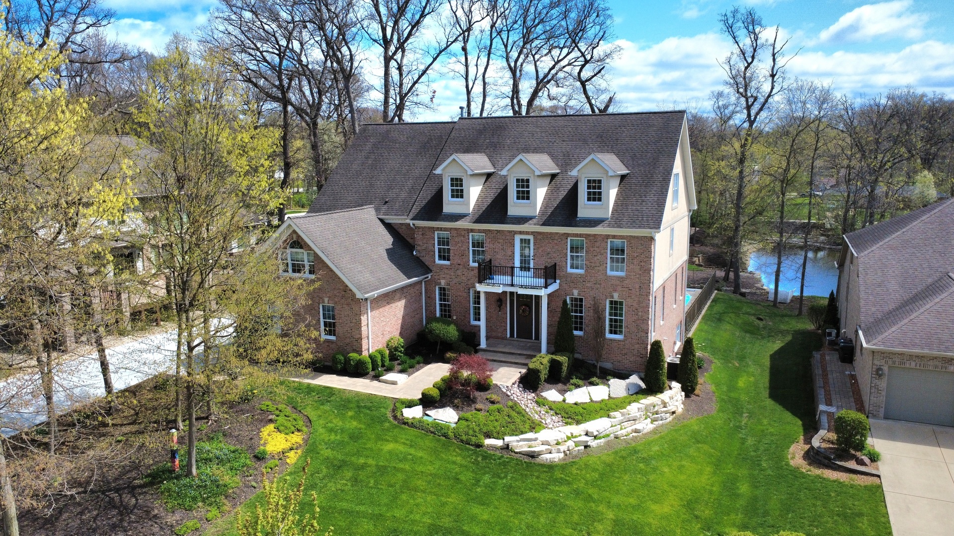 Property Photo: 242 Hampshire Court IL 60451