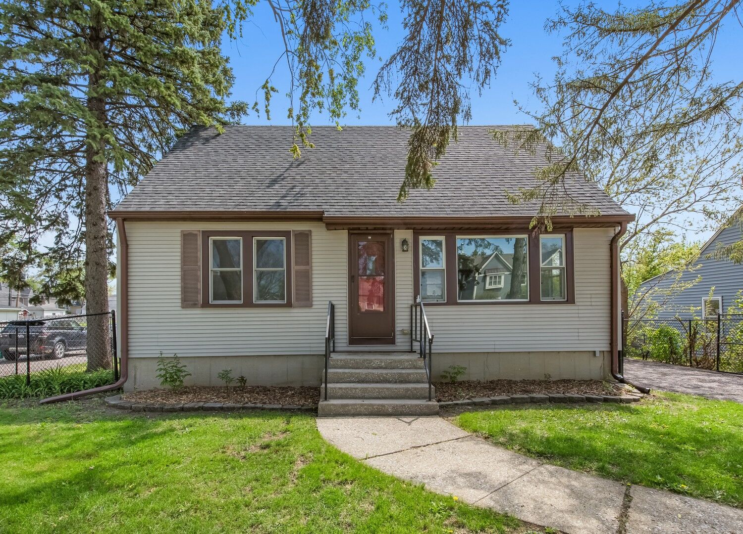Property Photo:  353 N Fairfield Avenue  IL 60148 