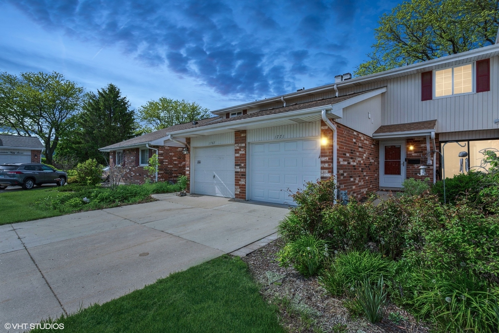 Property Photo: 1771 Warwick Court IL 60189