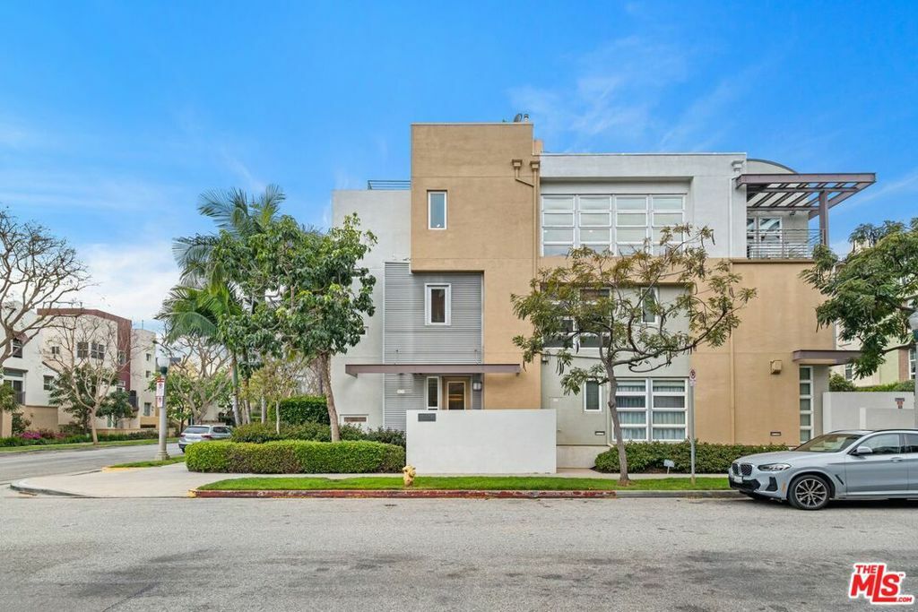 Property Photo: 6099 S Seabluff Drive CA 90094