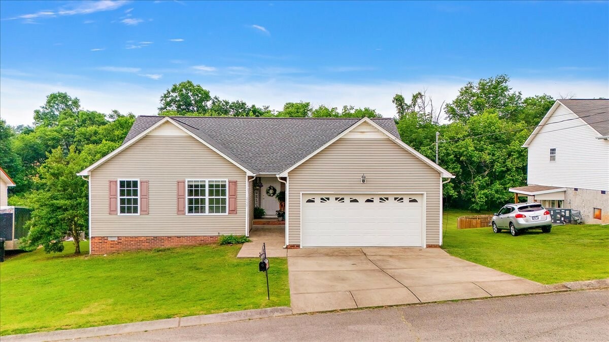 Property Photo:  2129 Hollandale Cir  TN 38401 