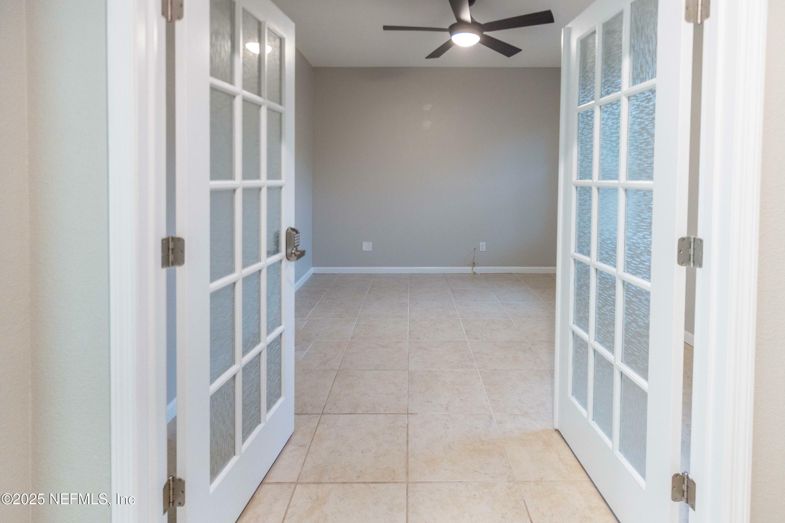 Property Photo: 15957 Tisons Bluff Road FL 32218