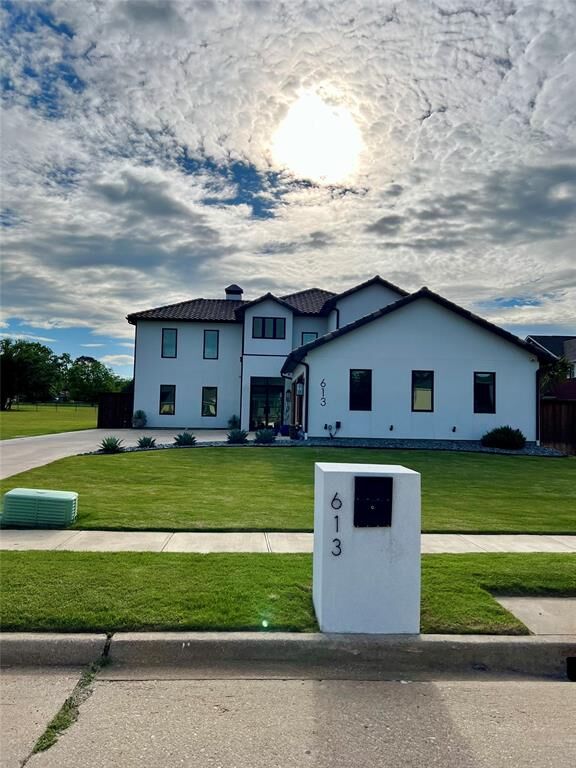 Property Photo:  613 Wildcat Way  TX 76060 