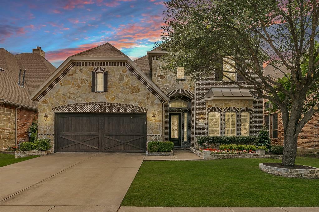 Property Photo: 945 Snowshill Trail TX 75019