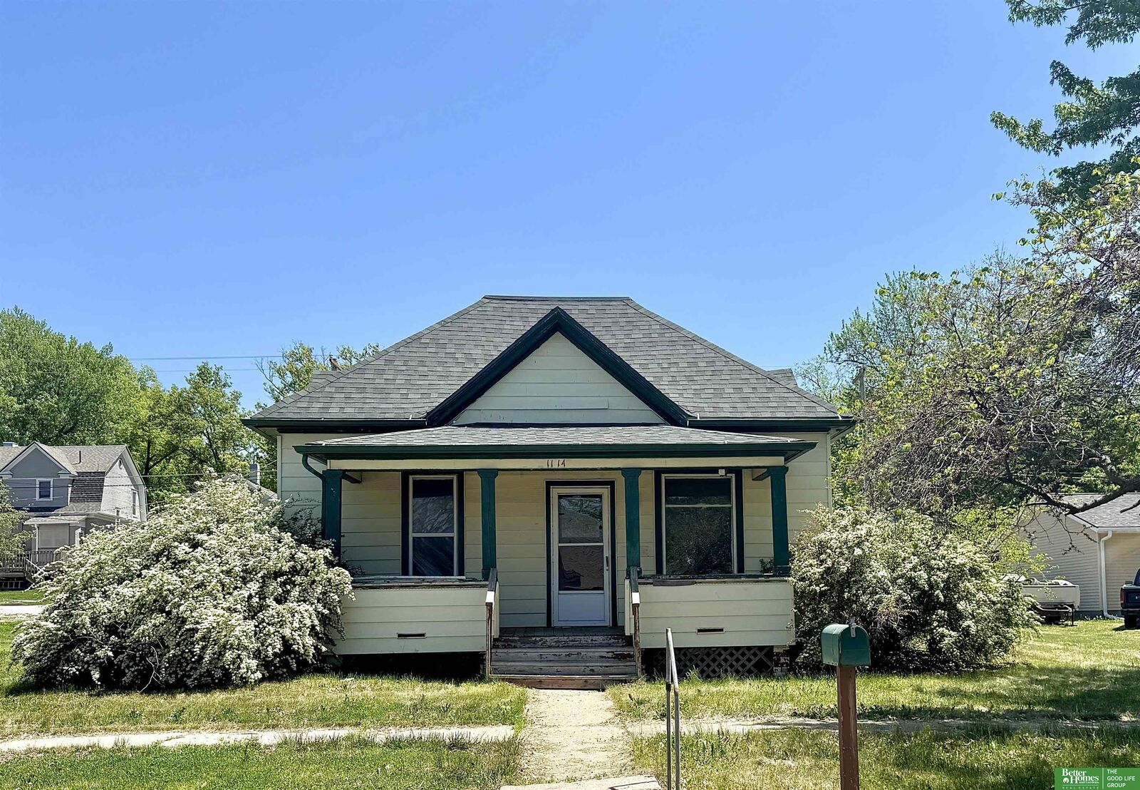 Property Photo:  1114 N Burlington Avenue  NE 68467 