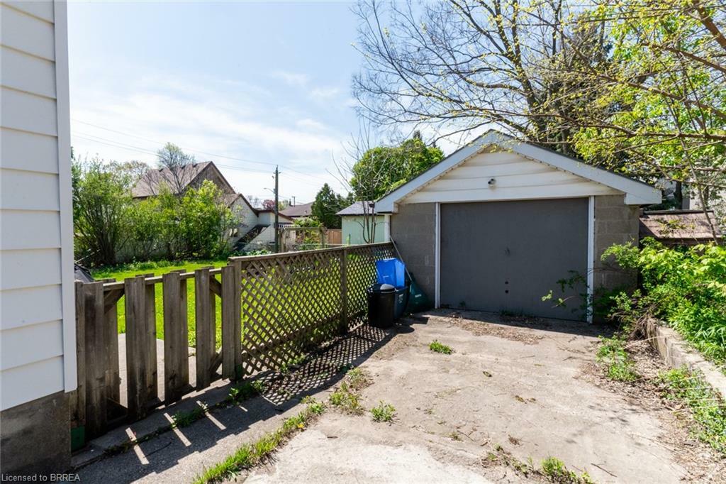 Property Photo: 6 Eastbourne Street ON N3R 2A4
