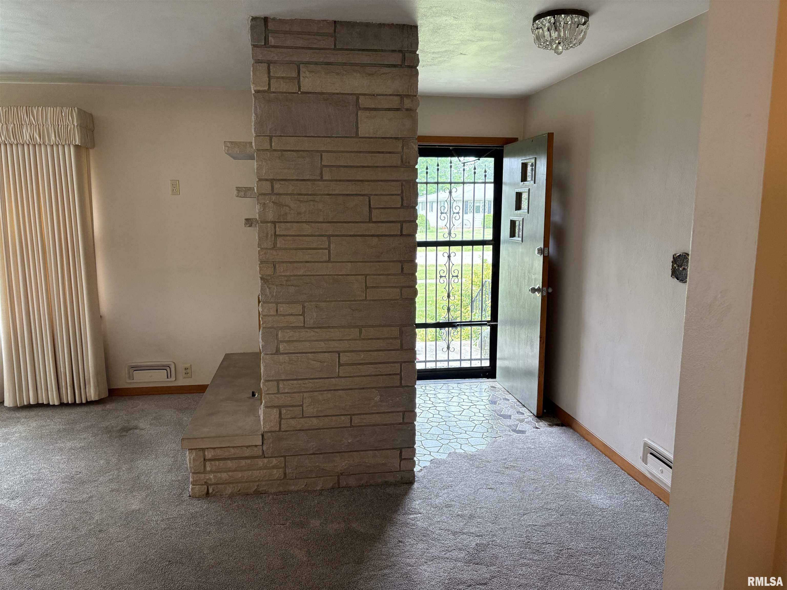 Property Photo: 312 E Clay Street IL 61517