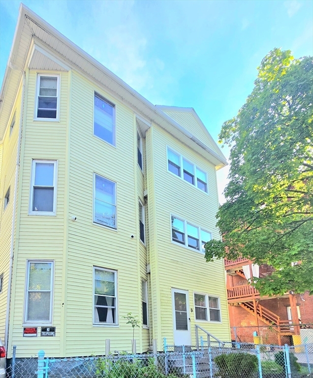 Property Photo:  9 Pelham St  MA 01609 