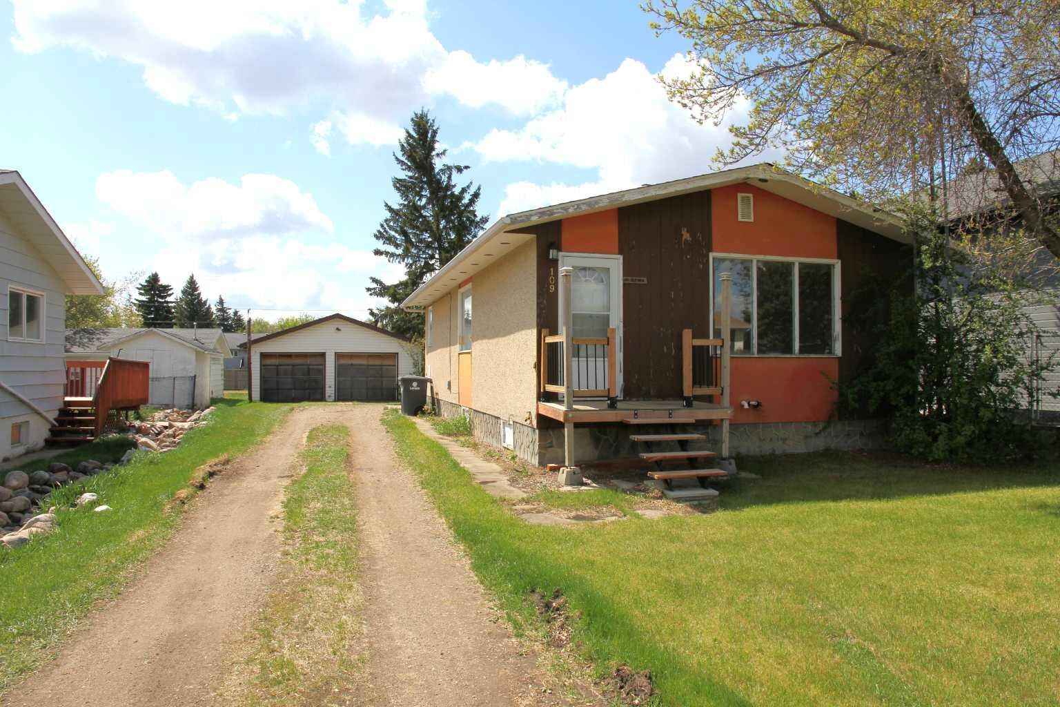 Property Photo: 109 5 Avenue W SK S0M 1M0
