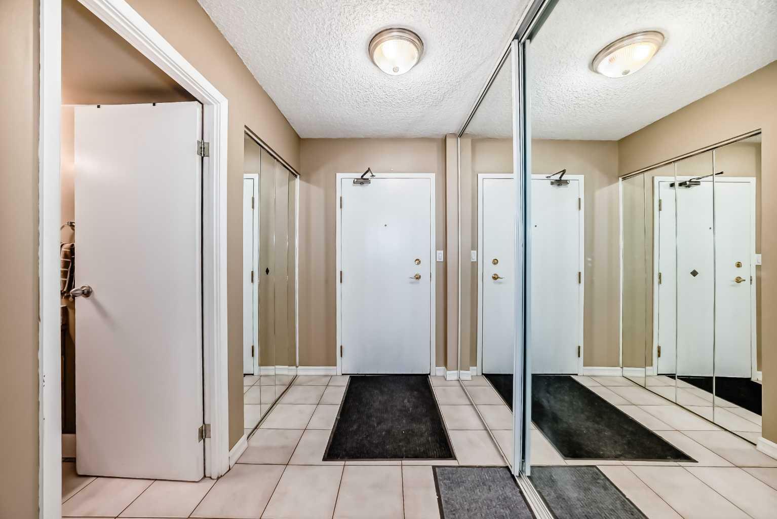 Property Photo: 1334 12 Avenue SW 808 AB T3C 3R9