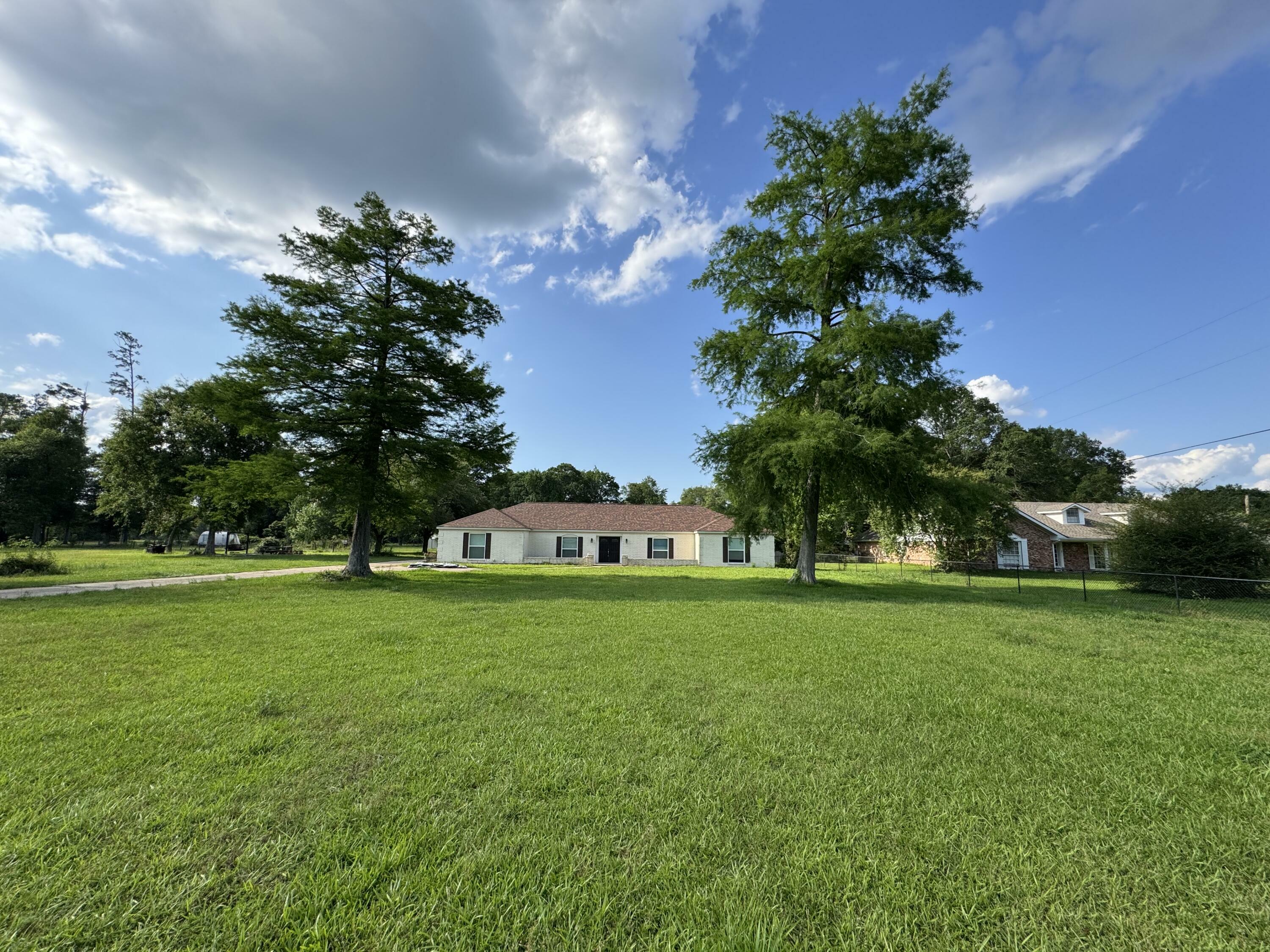 Property Photo: 2570 US-190 LA 70634