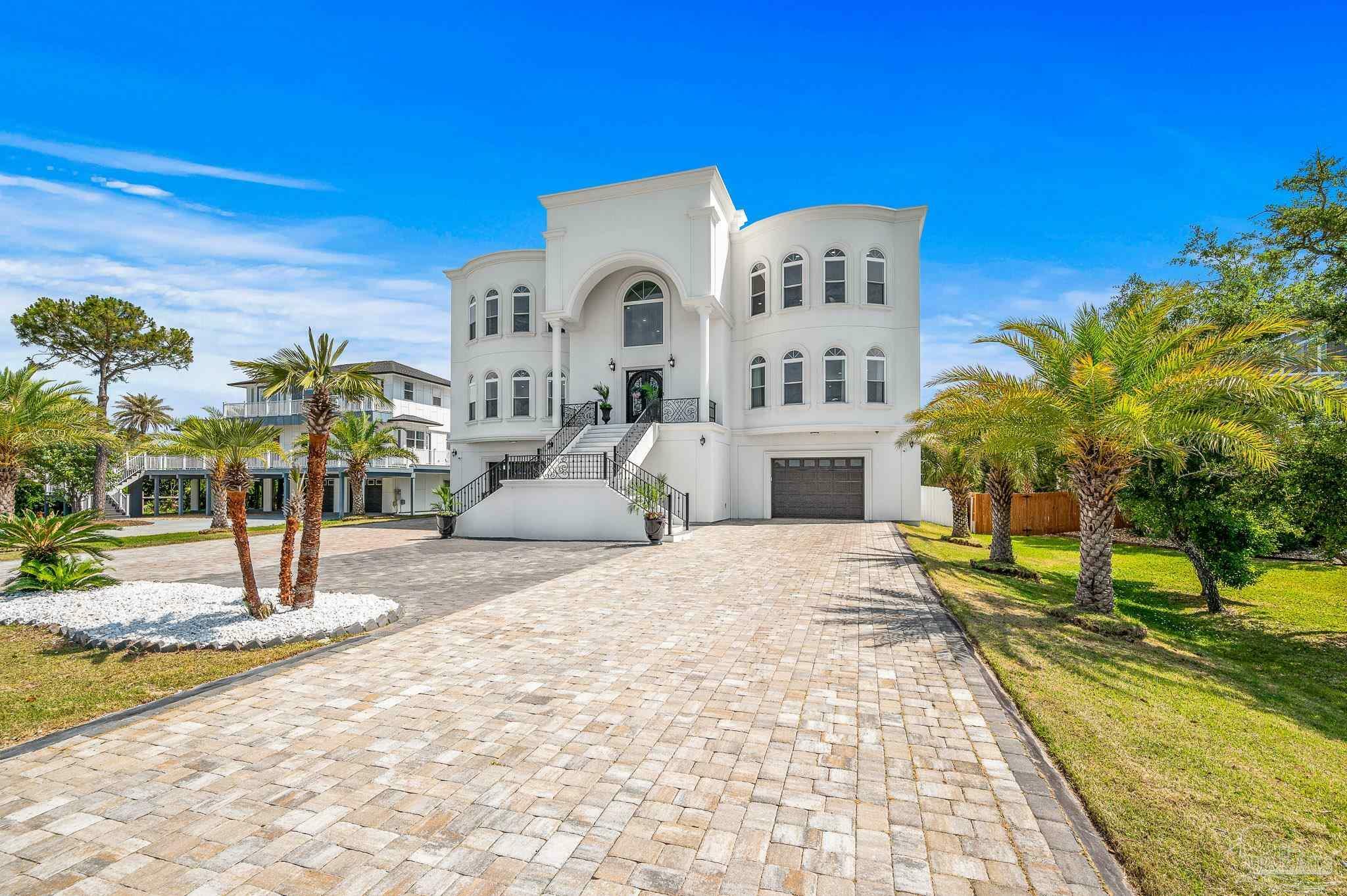 Property Photo: 502 Deer Point Dr FL 32561