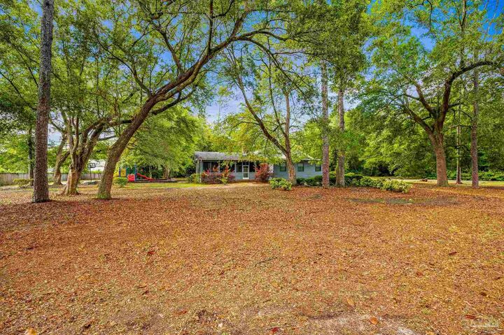 Property Photo: 4901 Skipper Ln FL 32571