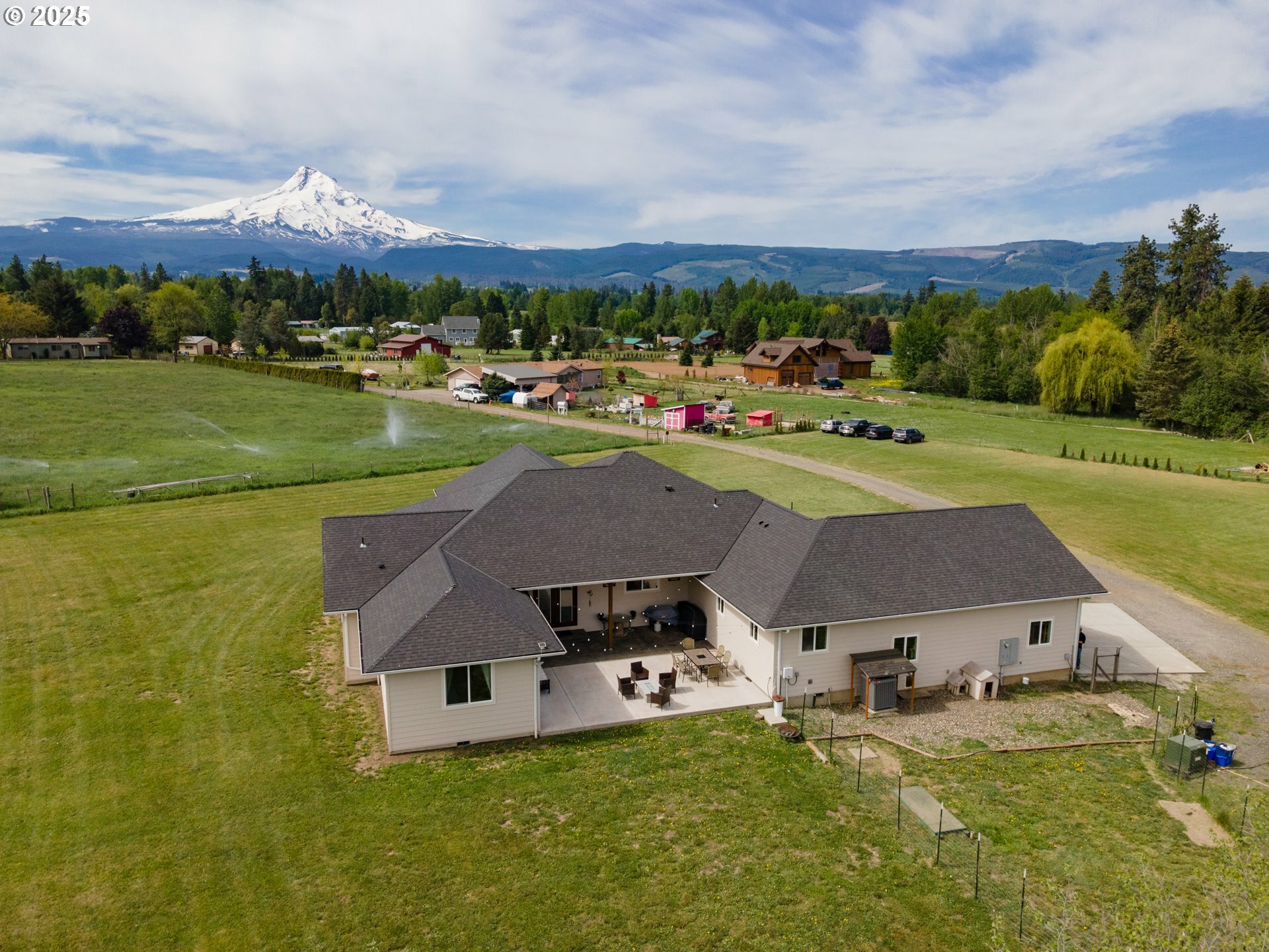 Property Photo: 4100 Harmony Dr OR 97041