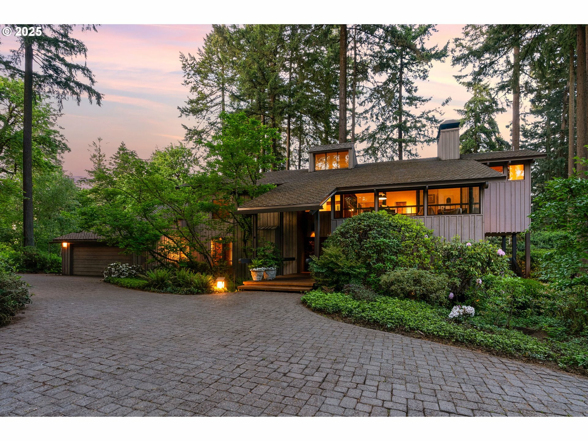 Property Photo: 1329 S Palatine Hill Rd OR 97219