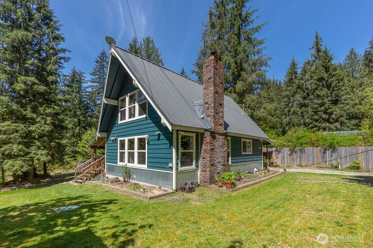 Property Photo: 10120 342nd Drive NE WA 98252