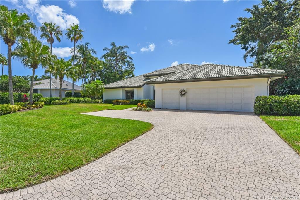 Property Photo: 4054 SW Gleneagle Circle FL 34990
