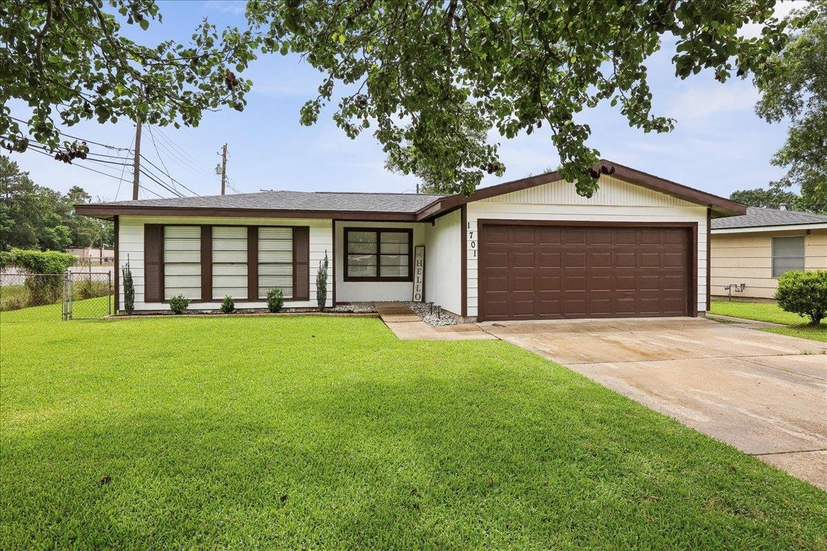 Property Photo: 1701 Robin TX 77632