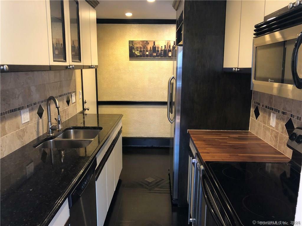 Property Photo: 22 4th Street 22 CT 06810