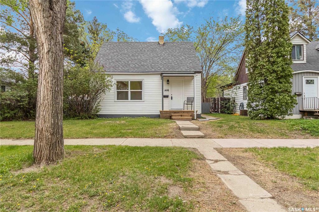 Property Photo: 1416 C Avenue N SK S7L 1L1
