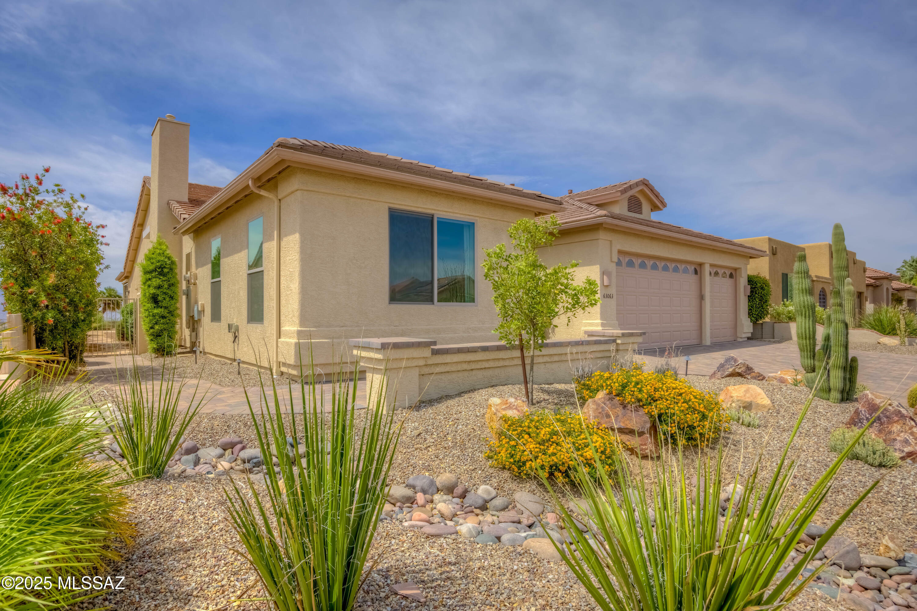 Property Photo: 63063 E Mountain Crest Drive AZ 85739