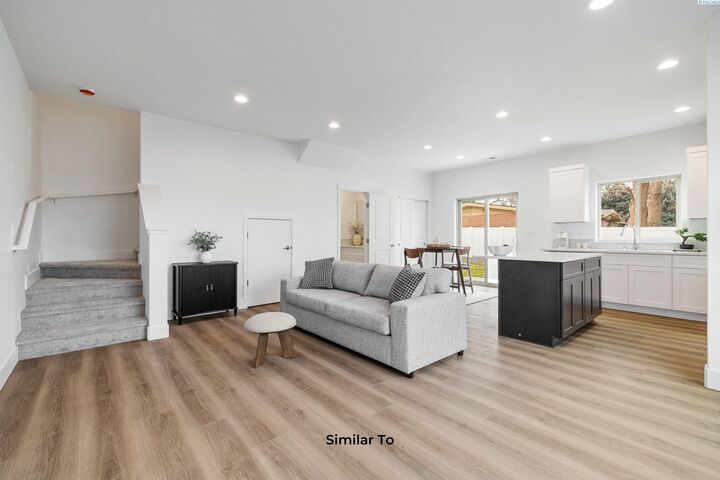 Property Photo:  7487 Grapevine Ct  WA 99353 