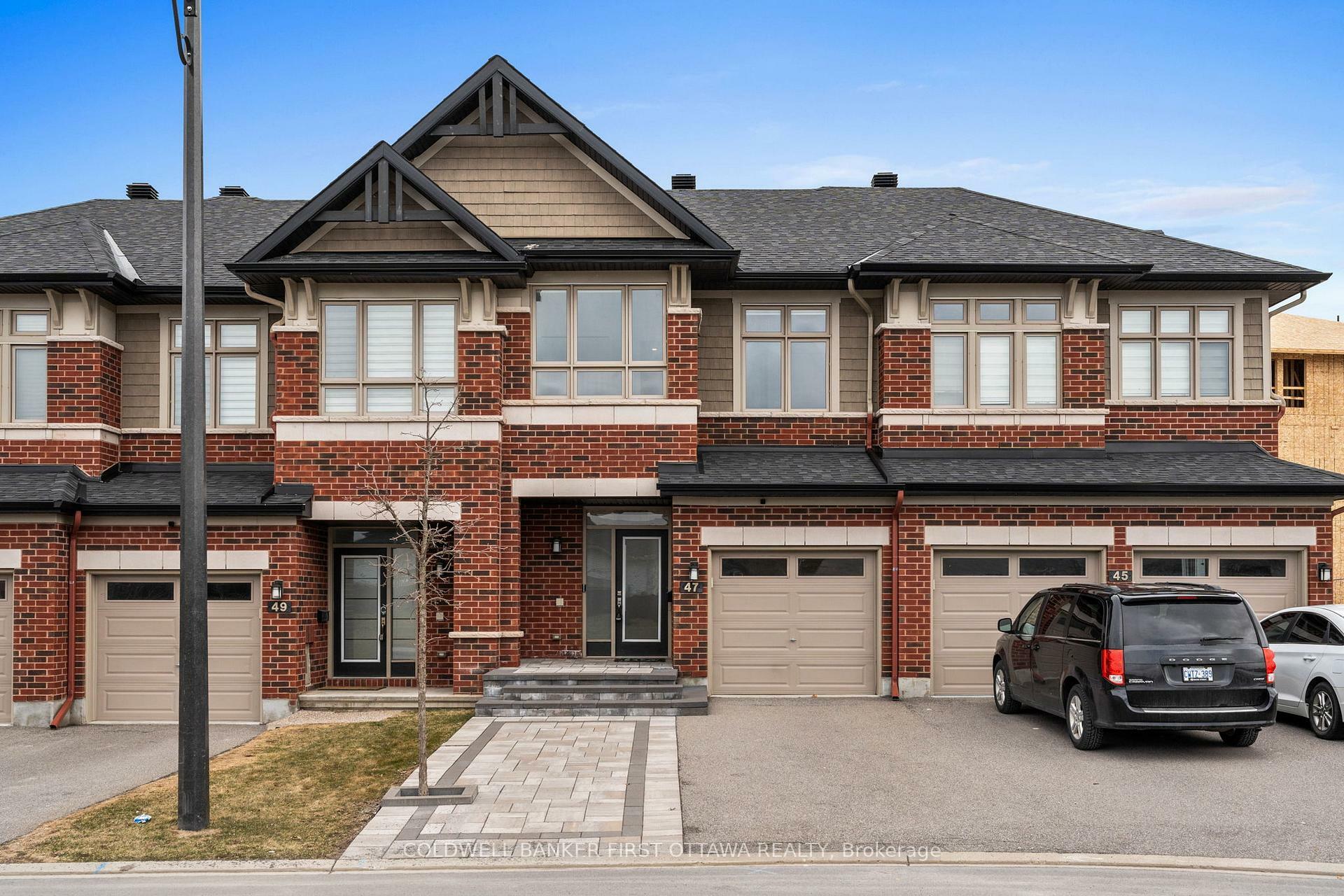 Property Photo: 47 Salamander Way ON K1X 0E9