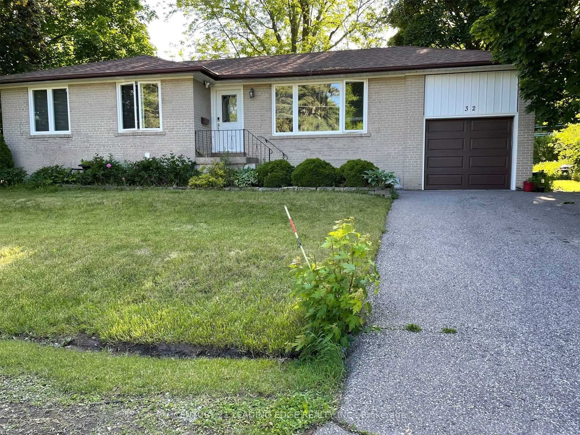 Photo de la propriété: 32 Parkway Avenue ON L3P 2G1