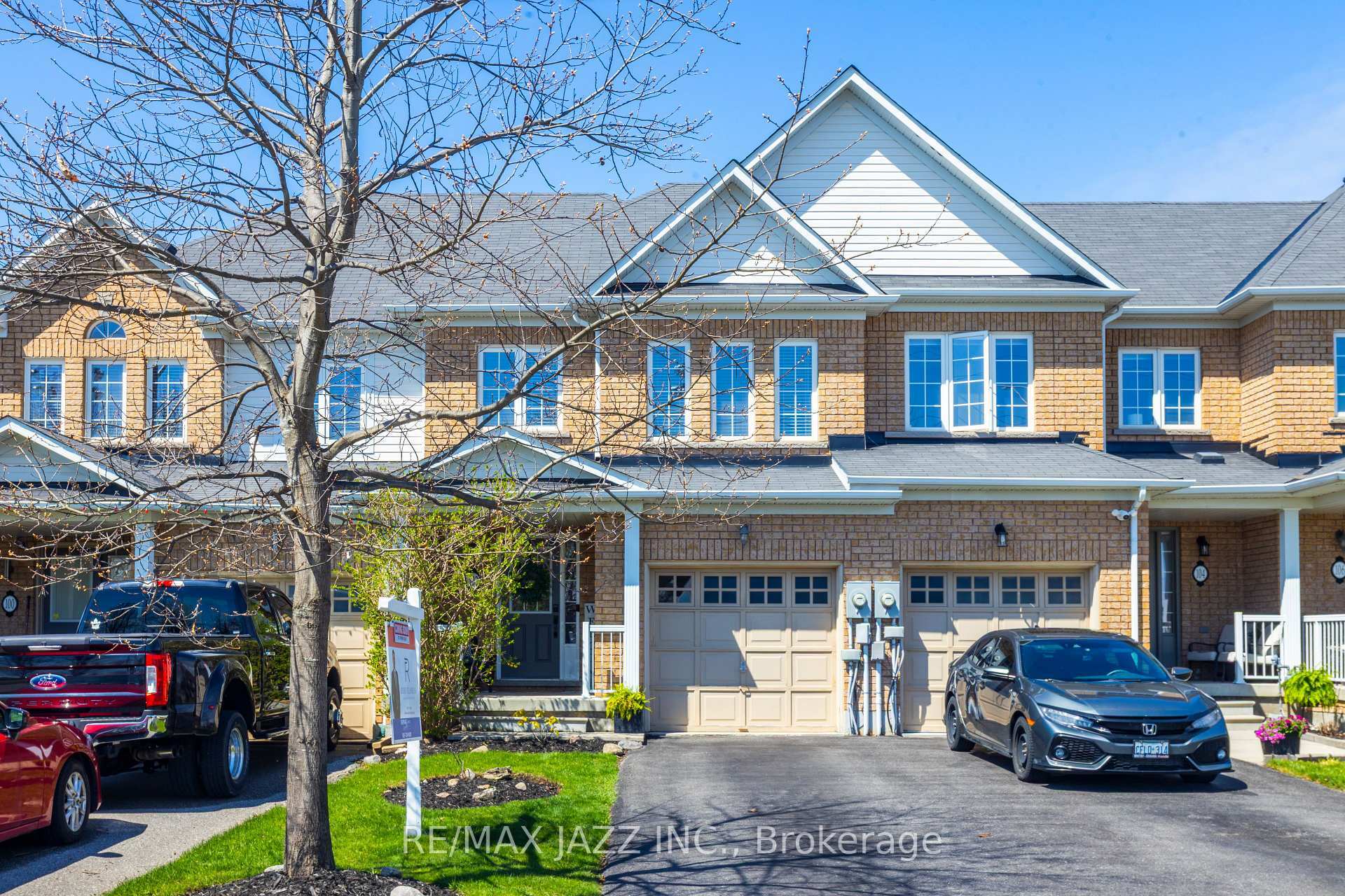 Property Photo: 102 Bathgate Crescent ON L1E 0B3