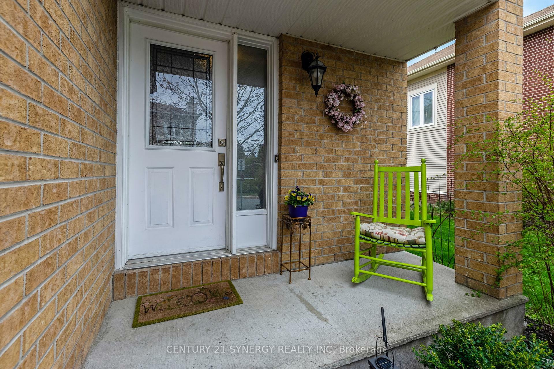 Property Photo: 6088 Red Willow Drive 18 ON K1C 7J6