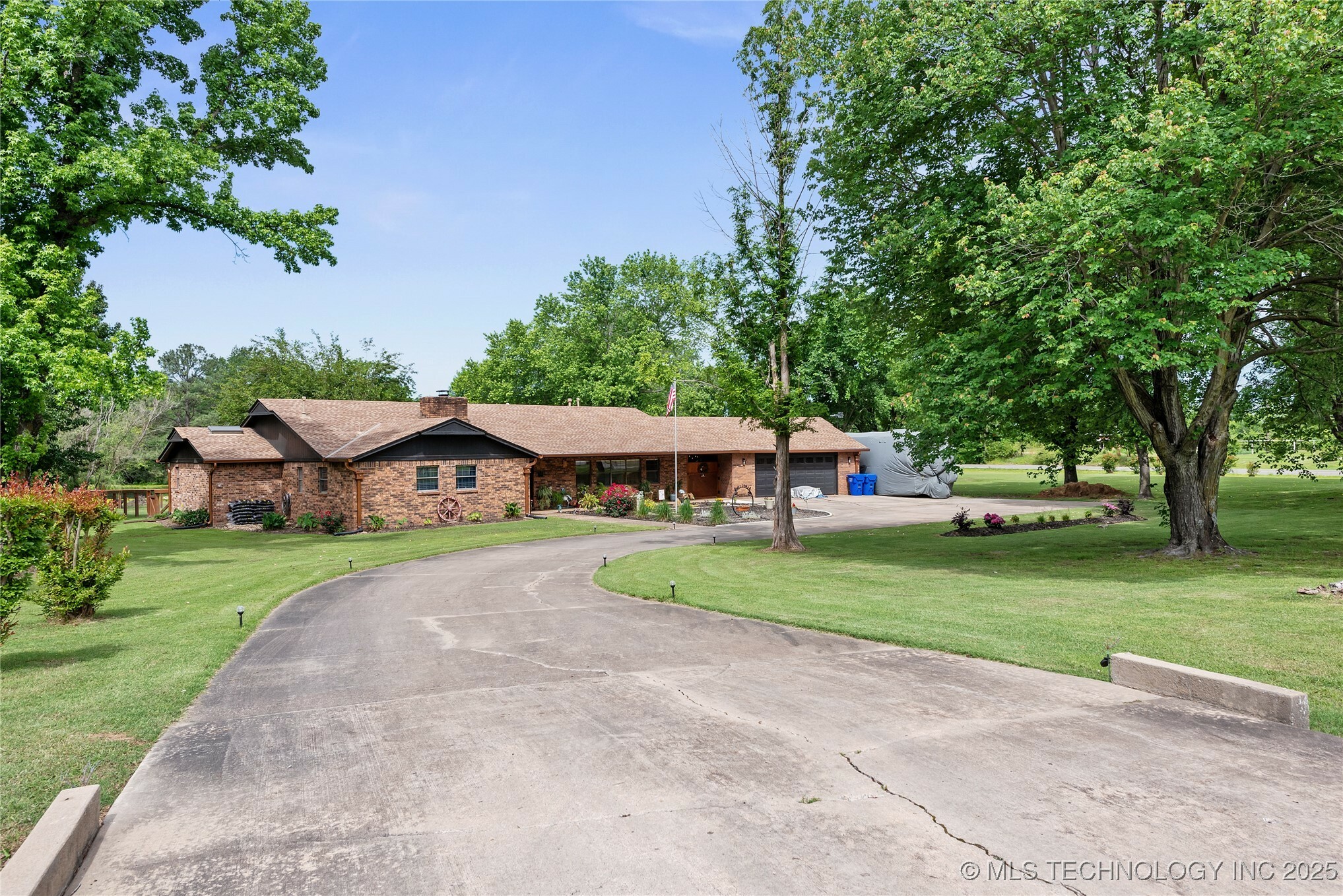 Property Photo: 2961 N 24th St W OK 74401