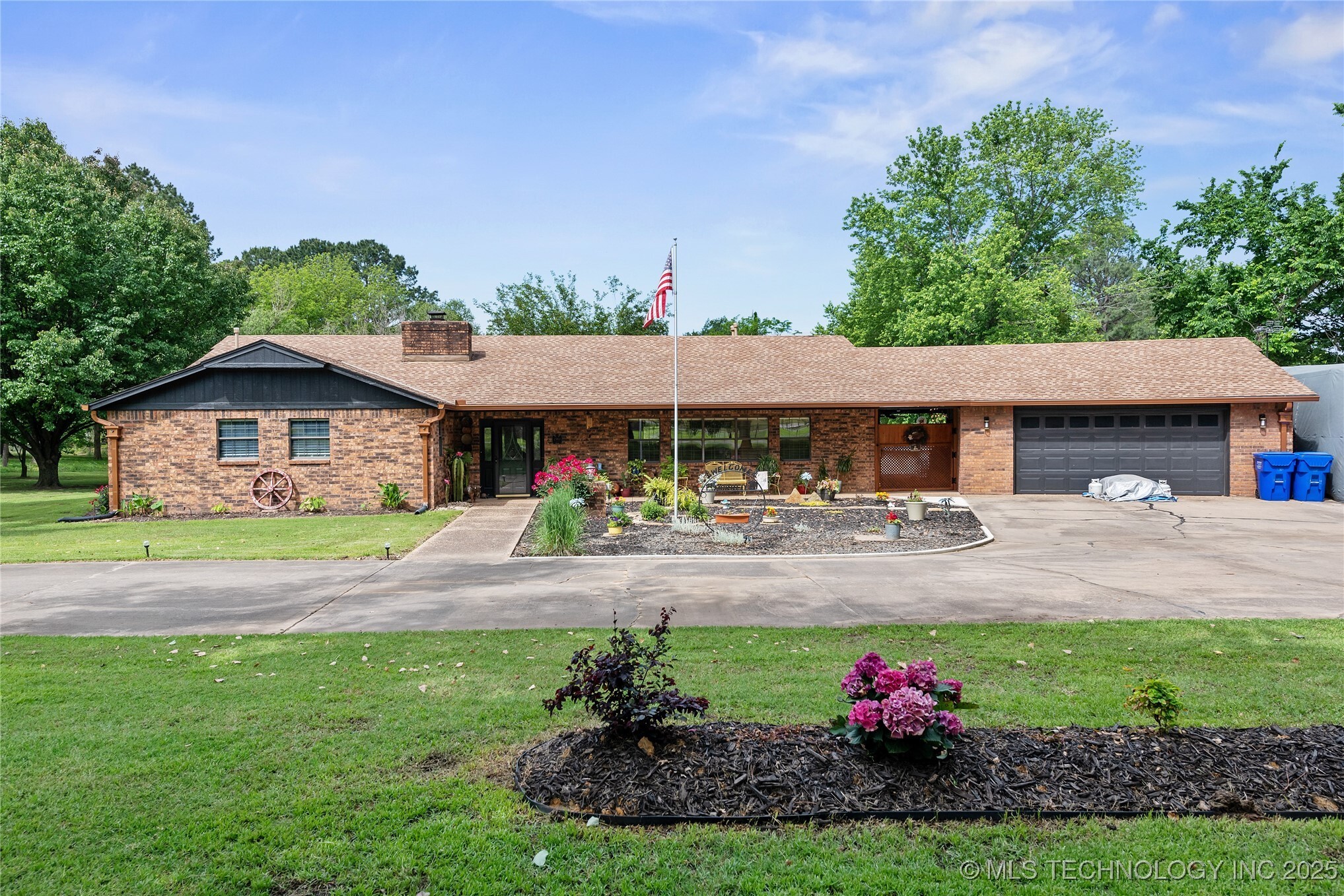 Property Photo: 2961 N 24th Street W OK 74401