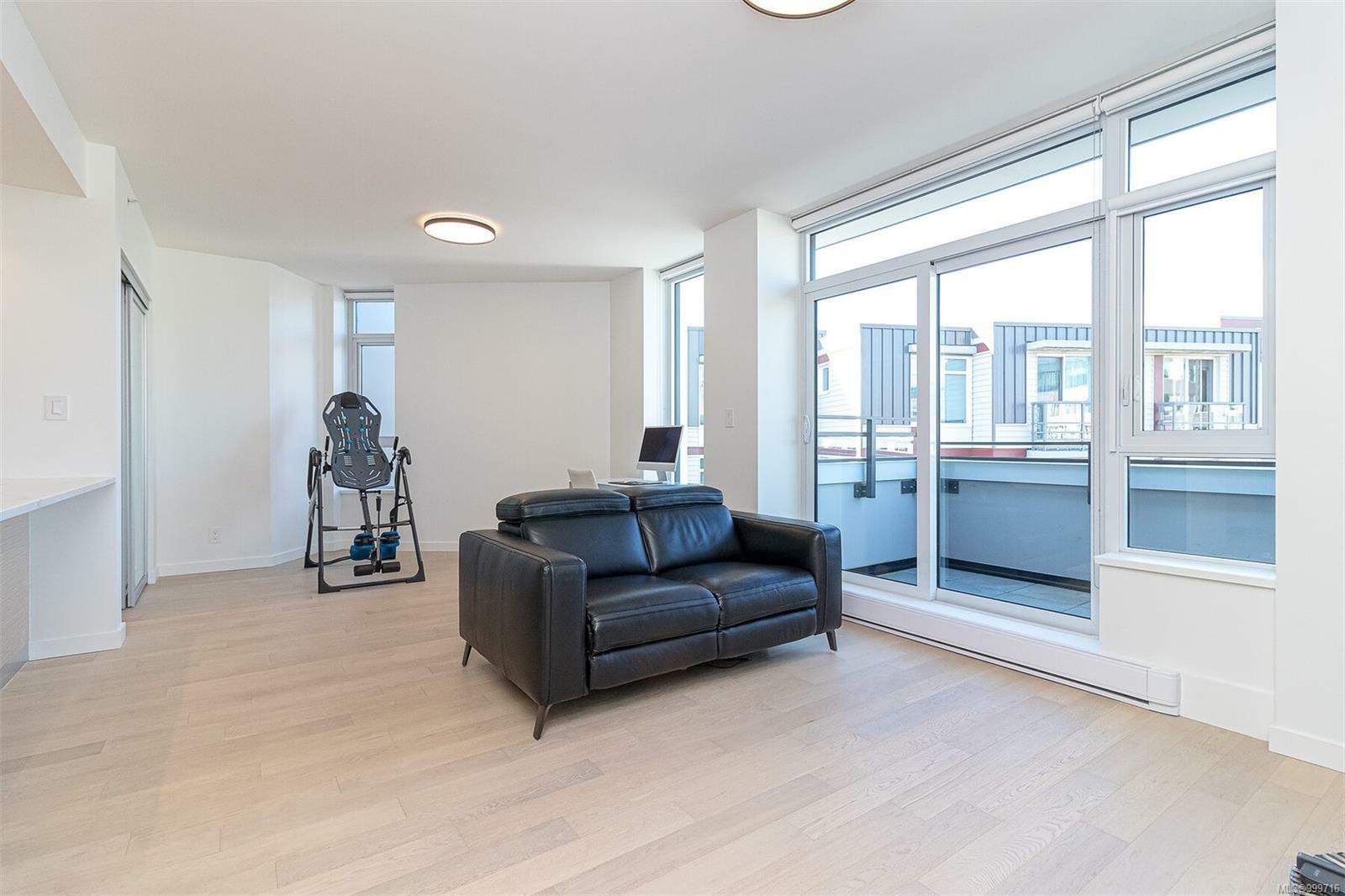 Property Photo: 530 Michigan St 410 BC V8V 0G2