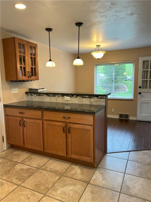 Property Photo: 1078 Greenlawn Drive PA 15220